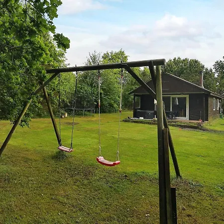 4 Person In Hals-by Traum