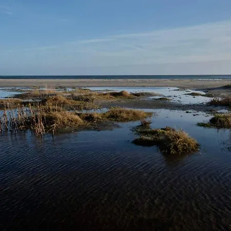 4 Person In Hals-by Traum