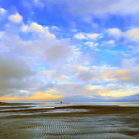 4 Person In Hals-by Traum