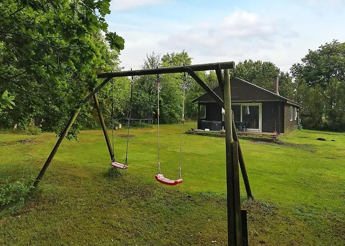 4 Person In Hals-by Traum